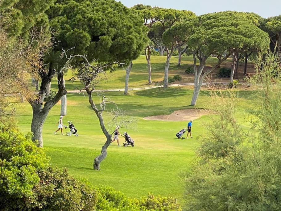 Sunny Villa With Golf Front View Βιλαμούρα Εξωτερικό φωτογραφία