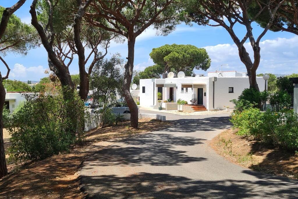 Sunny Villa With Golf Front View Βιλαμούρα Εξωτερικό φωτογραφία