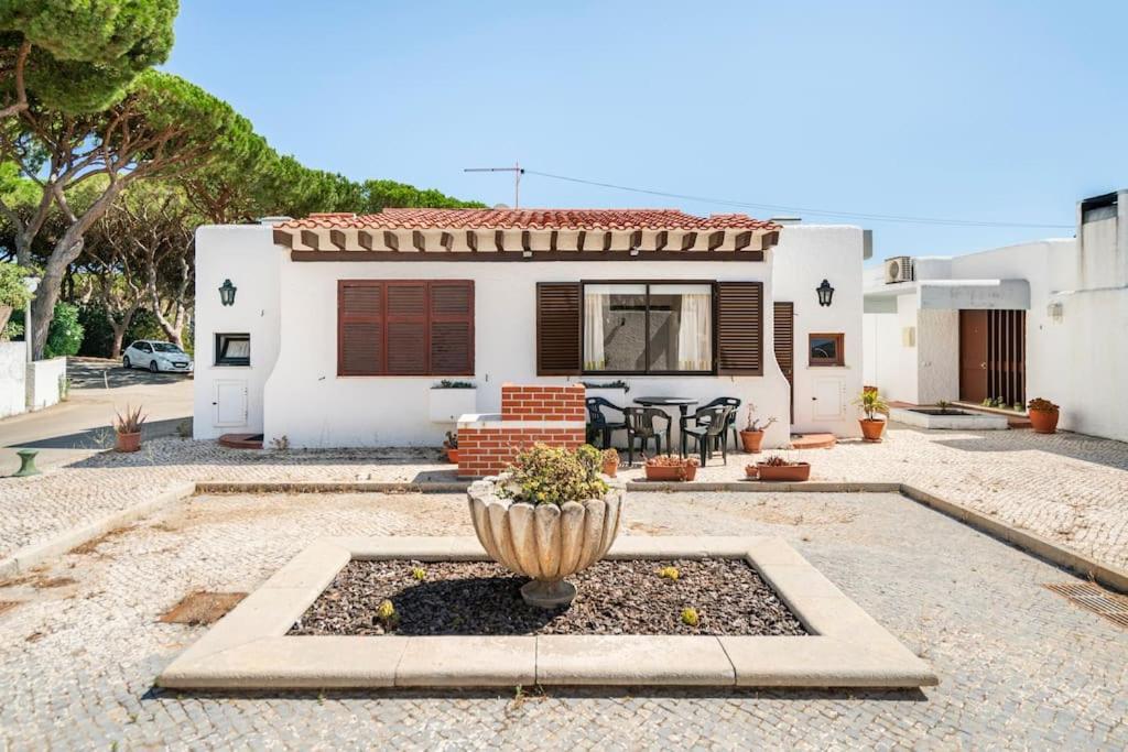 Sunny Villa With Golf Front View Βιλαμούρα Εξωτερικό φωτογραφία